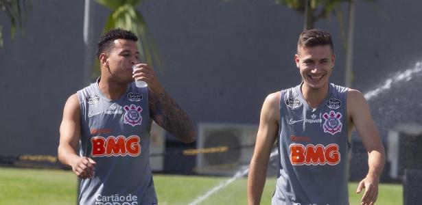 Disputa pela lateral-esquerda | O que pesa a favor e contra no duelo entre Piton e Sidcley no Corinthians
