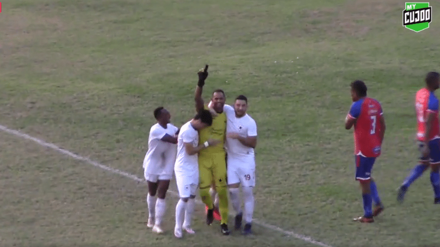 Goleiro Bruno comemora gol pelo Rio Branco-AC, na Série D do Campeonato Brasileiro - Reprodução