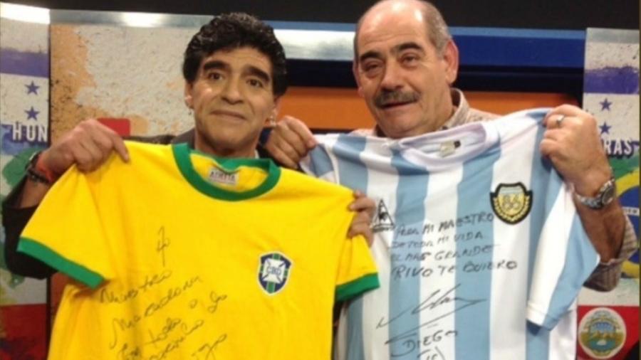 Rivellino (d) autografou camisa de Maradona em encontro em 2014: "Para meu maestro de toda a vida. O maior" - Reprodução