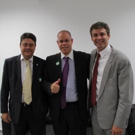 Wadih Damous, Roberto Monteiro - ex-presidente do Deliberativo do Vasco -, e Lindbergh Farias, em 2013 - Facebook Identidade Vasco
