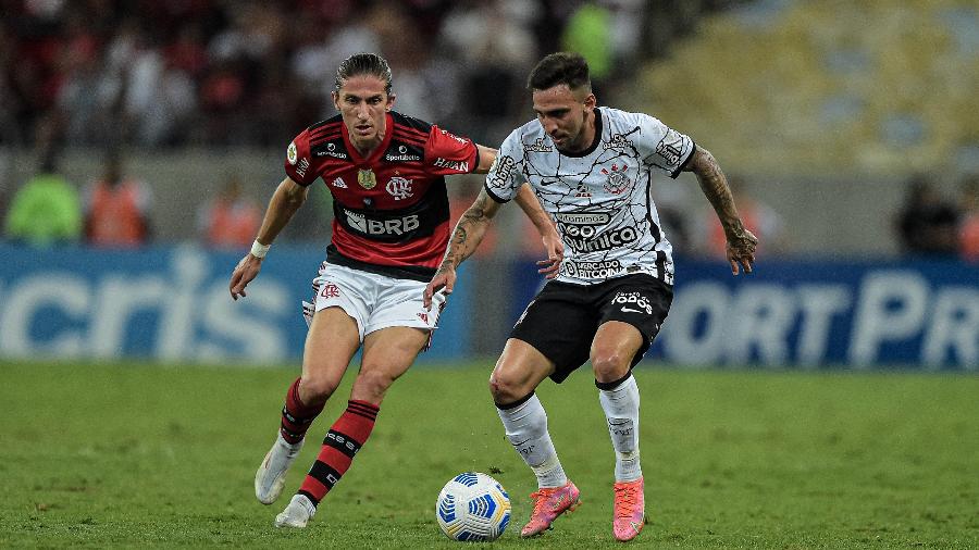 Filipe Luís e Gustavo Mosquito duelam em jogo do Flamengo  contra o Corinthians - Thiago Ribeiro/AGIF