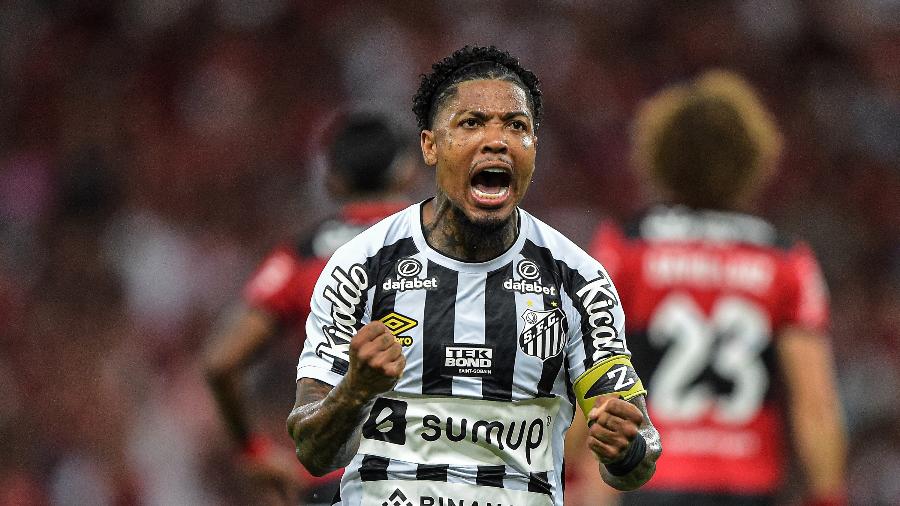 Marinho comemora gol do Santos contra o Flamengo no Maracanã - Thiago Ribeiro/AGIF