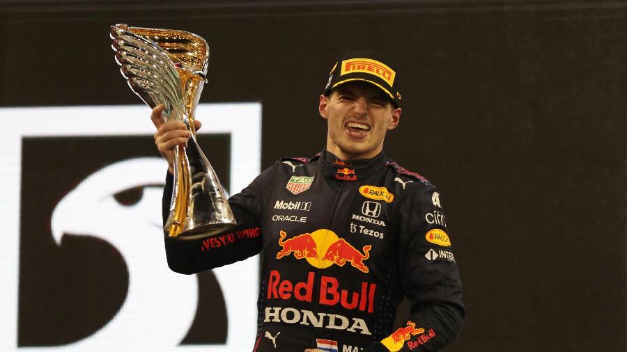 12.12.21 - Max Verstappen celebra vitória no GP de Abu Dhabi e título mundial de F1 - KAMRAN JEBREILI/Pool via REUTERS