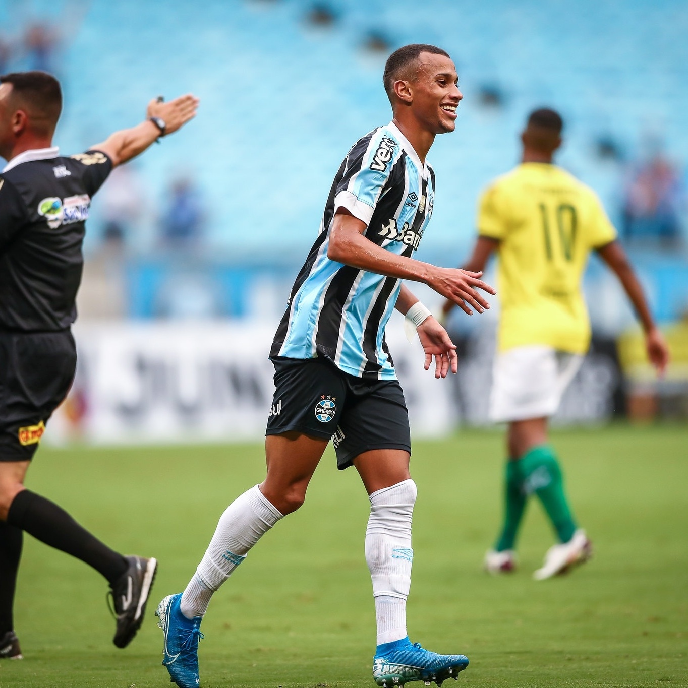 Bitello brinca em suas redes sociais após golaço diante do CRB