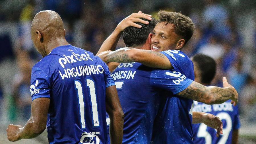 Daniel Junior jogador do Cruzeiro comemora seu gol durante partida contra o Pouso Alegre no estádio Mineirão pelo campeonato Mineiro 2022 - Fernando Moreno/AGIF