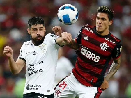 Corinthians se agita no mercado e vai em busca de ex-Flamengo jogando na  Europa