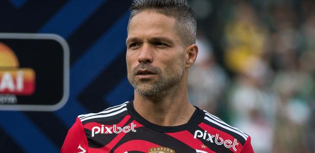 Diego Ribas avalia convite do Flamengo para sucessão da camisa 10