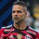 Diego abre semana de despedida como vilão e divide sentimentos no Flamengo