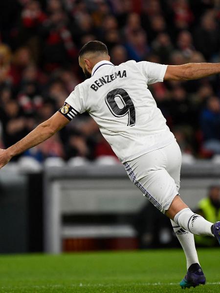 Benzema, atacante do Real Madrid, comemora seu gol marcado contra o Athletic Bilbao - Ander Gillenea/AFP