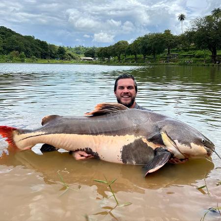 Nathan pescou um bagre de 56 kg e publicou os registros no Instagram - Reprodução/Instagram @nathan10