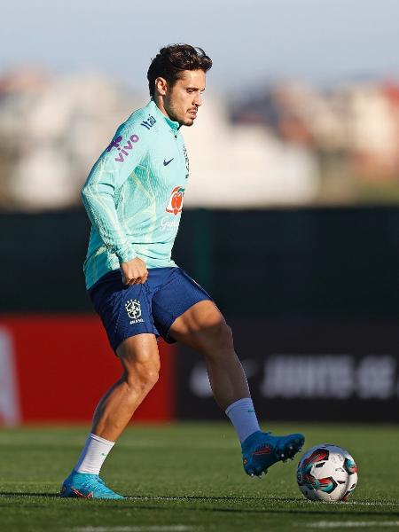 Raphael Veiga treina com a seleção para o amistoso contra o Marrocos, em Tânger - Rafael Ribeiro/CBF