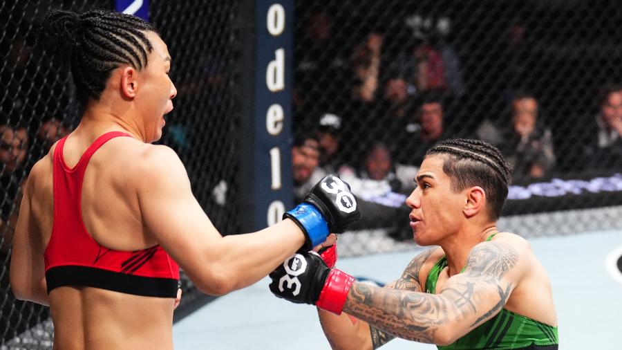 Yan Xiaonan durante confronto com a brasileira Jessica Andrade no UFC 288 - Chris Unger/Zuffa LLC via Getty Images