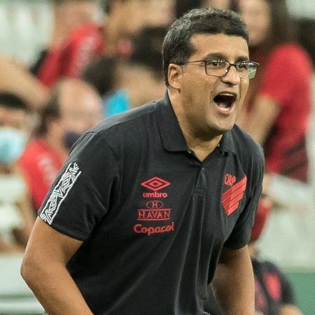 Wesley Carvalho, técnico interino do Athletico - Robson Mafra/AGIF