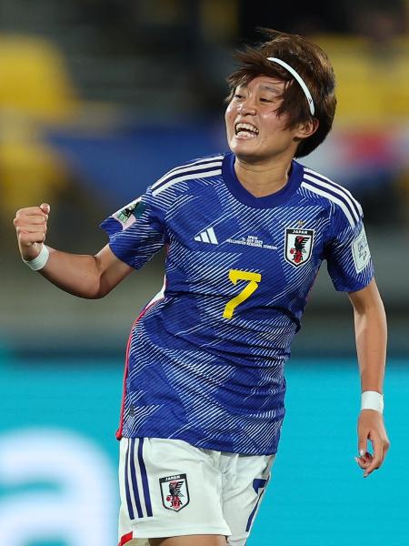 Hinata Miyazawa celebra gol marcado pelo Japão na Copa feminina