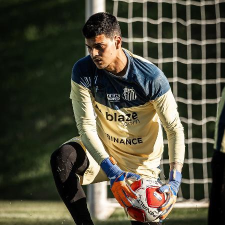 Gabriel Brazão em treino do Santos no CT Rei Pelé