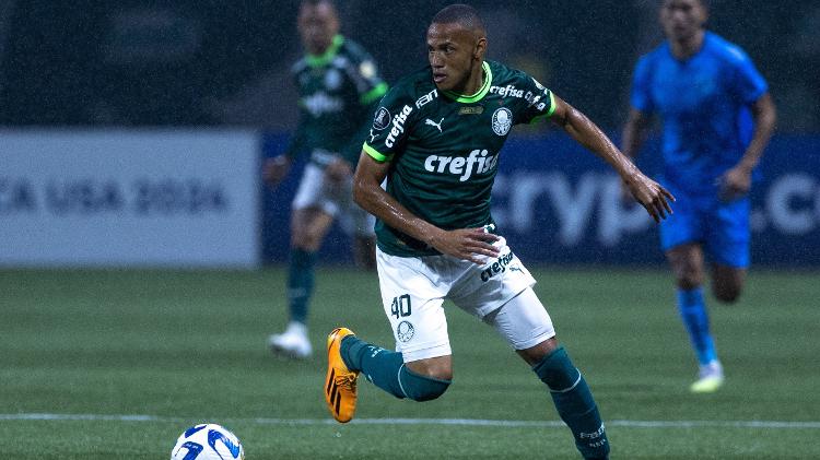 Jhon Jhon, meia-atacante do Palmeiras, tem sido alvo de críticas da torcida nas redes sociais Jhon Jhon, meia-atacante do Palmeiras, tem sido alvo de críticas da torcida nas redes sociais