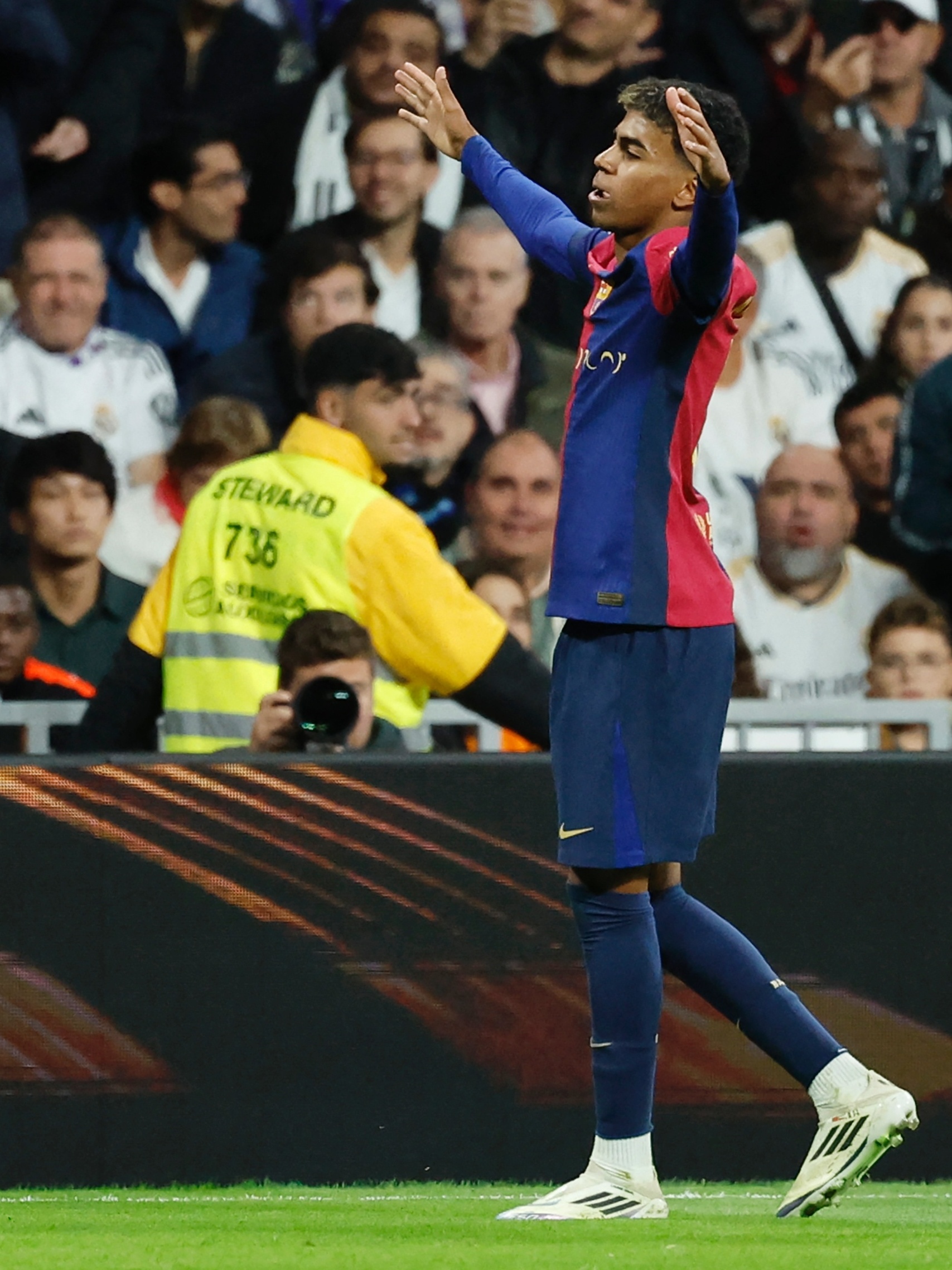 Yamal é alvo de racismo em clássico espanhol entre Real e Barcelona