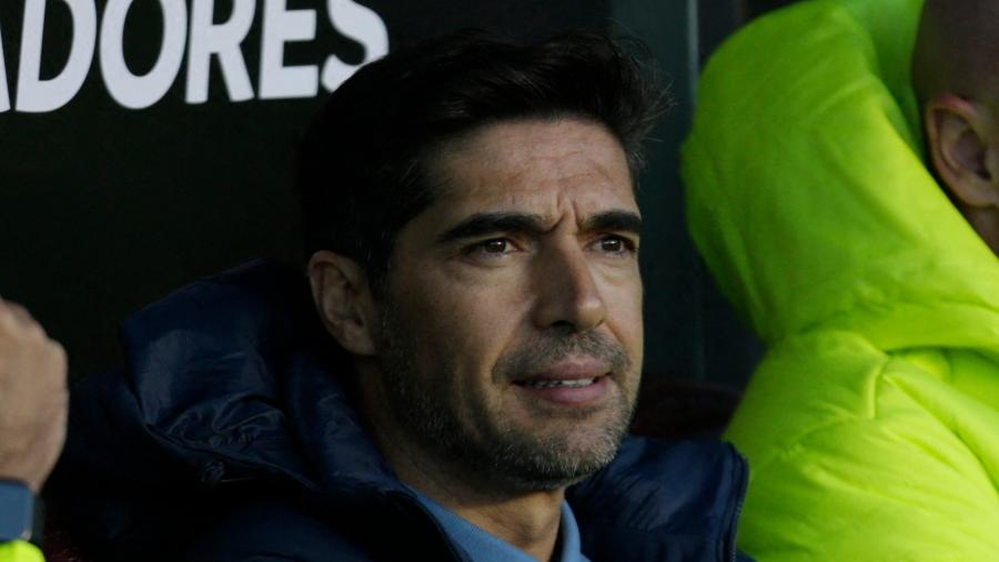 Abel Ferreira, técnico do Palmeiras, durante jogo contra o Bolívar na Libertadores