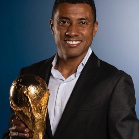Kleberson, pentacampeão pela seleção brasileira, é o novo comentarista do Grupo Globo Kleberson, pentacampeão pela seleção brasileira, é o novo comentarista do Grupo Globo