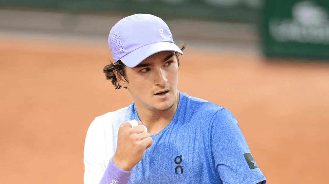 João Fonseca brilha em Roland Garros e alcança melhor ranking da carreira