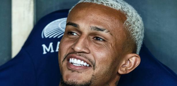 Wesley tem Cafu como exemplo e elogia torcida da Roma: 'Parece a do Flamengo'