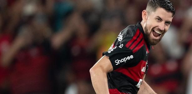 Flamengo vence Santos de virada no Campeonato Brasileiro