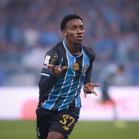 Gabriel Mec está perto de deixar o Grêmio e ir para o futebol português