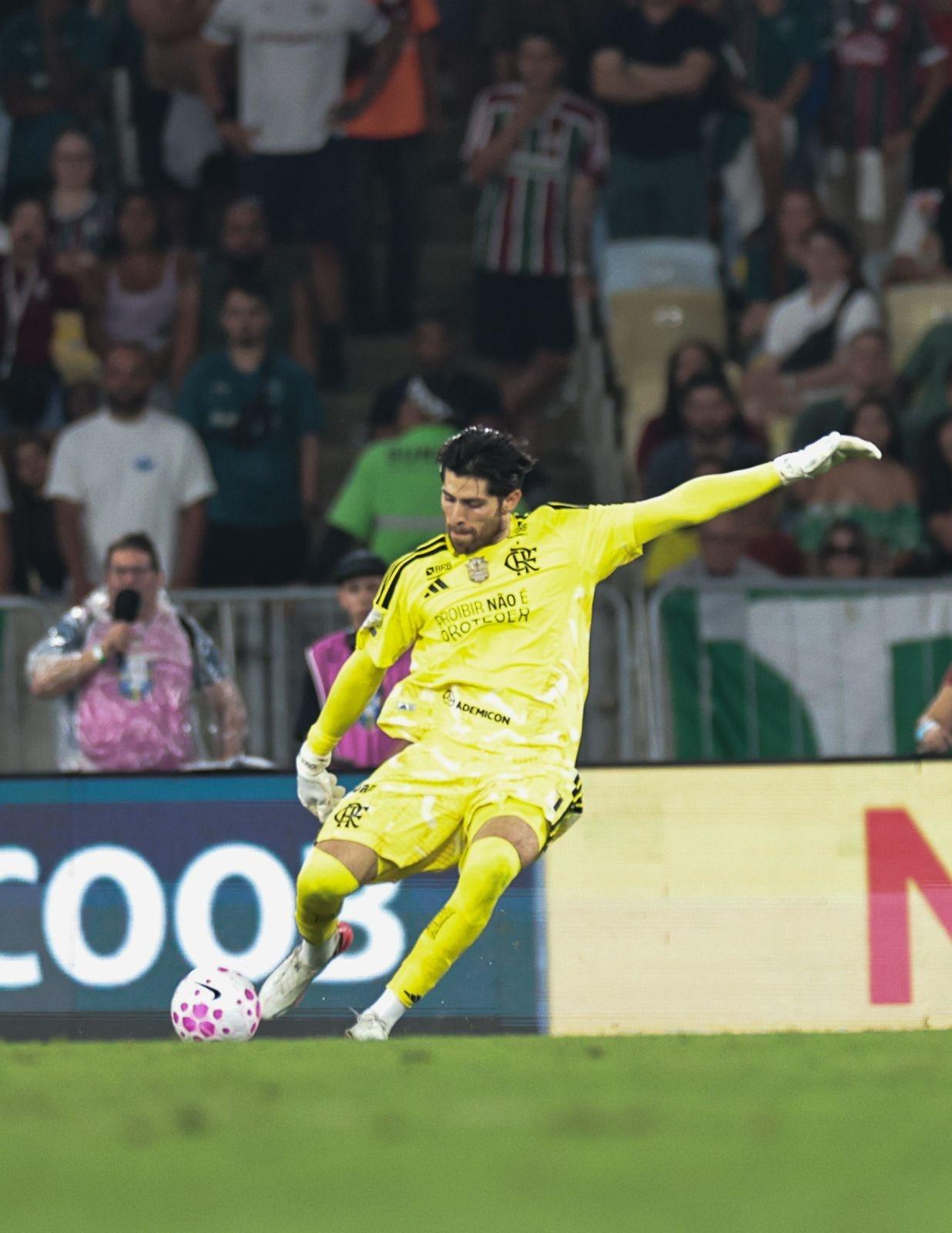 Goleiro Rossi durante clássico entre Flamengo e Fluminense no Maracanã - undefined