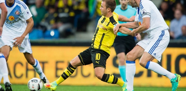 Gotze tenta jogada em amistoso contra o Sunderland - Reprodução/Facebook Borussia Dortmund
