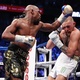 Mayweather acerta o rosto de McGregor no décimo e último round da luta - Steve Marcus/Reuters