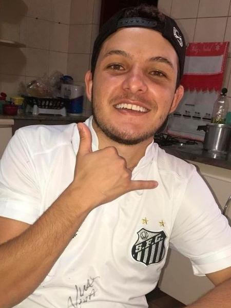 Rian Munhoz, torcedor do Santos, foi hospitalizado após o jogo contra o Corinthians - Acervo