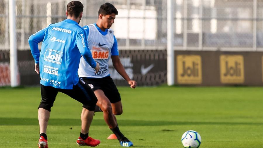 Defensor vai jogar a Série B para ganhar experiência antes de voltar ao Timão em janeiro - Rodrigo Gazzanel