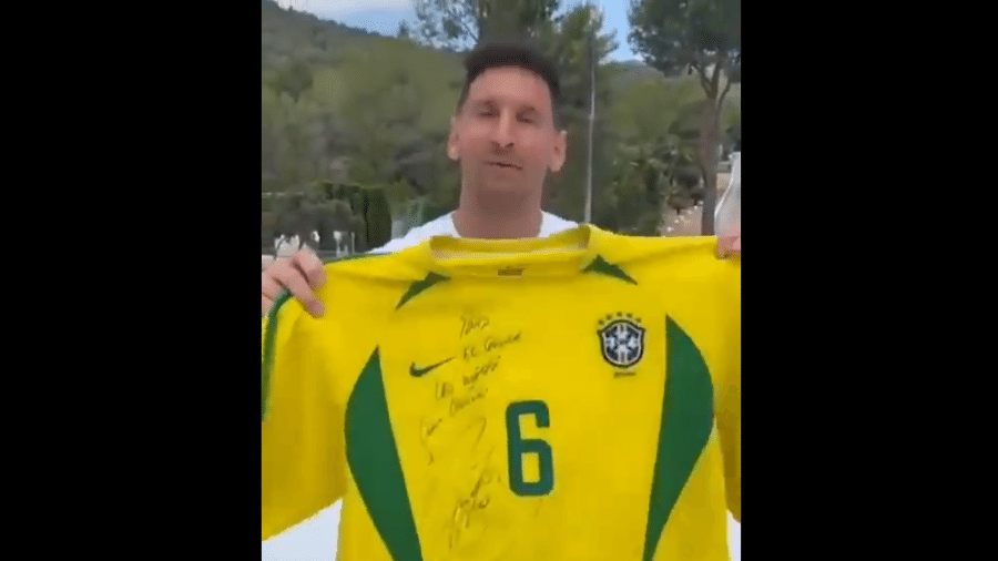 Messi agradece após ganhar camisa de Roberto Carlos  - Reprodução