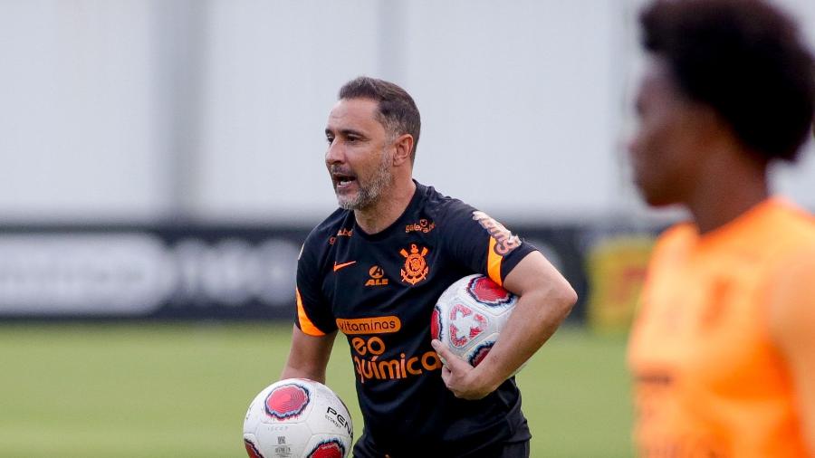 Vítor Pereira pode perder seu camisa 10 para o Majestoso de domingo no Morumbi  - Rodrigo Coca/ Ag. Corinthians 