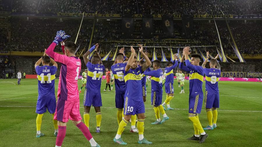 Boca Juniors cumprimenta torcida na Bombonera - Divulgação CABJ