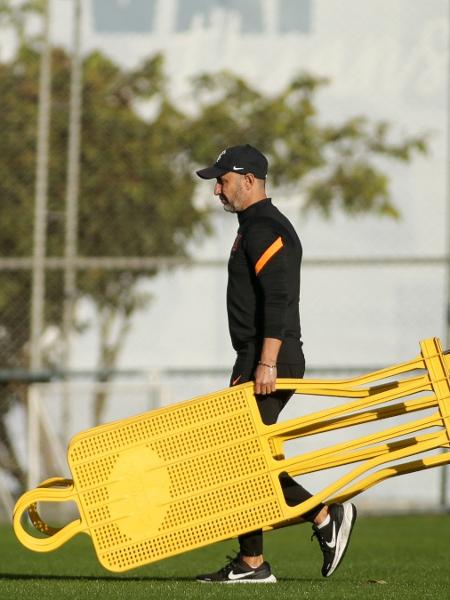 Vítor Pereira teve que mudar de estilo e ainda não implantou no Corinthians o tipo de jogo que gosta de fazer - Rodrigo Coca/Ag. Corinthians