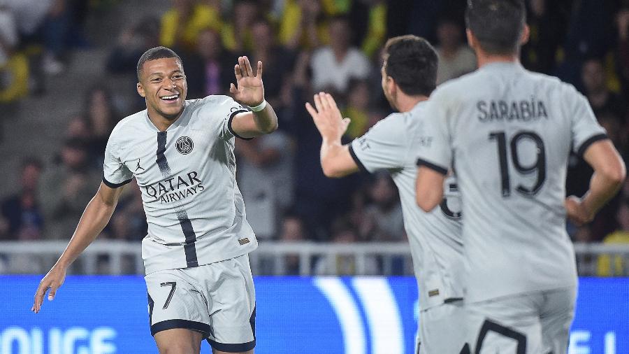 Mbappé comemora gol pelo PSG contra o Nantes pelo Campeonato Francês - Sebastien Salom-Gomis/AFP