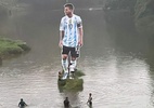 Messi ganha imagem gigante em rio na Índia em homenagem de fãs; veja - Reprodução