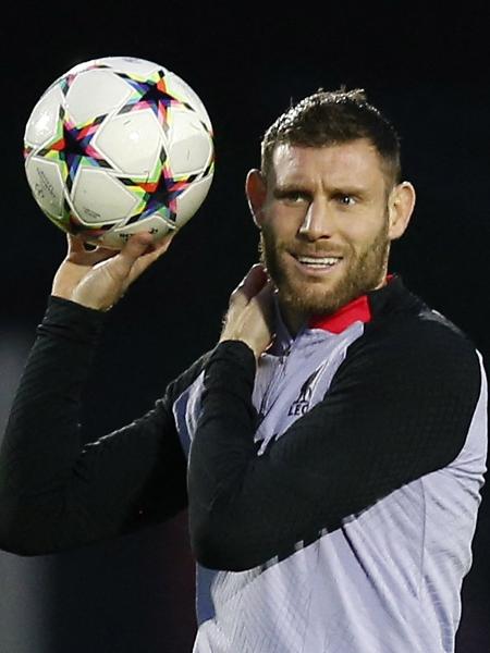 James Milner em treino com o Liverpool. - CRAIG BROUGH/Action Images via Reuters