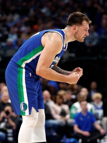 Luka Doncic, do Dallas Mavericks, teve atuação histórica contra o New York Knicks na NBA. - TIM HEITMAN/Getty Images via AFP
