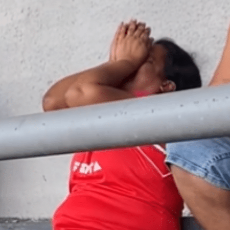 Mãe cai no choro após filho marcar em jogo do sub-20 e dedicar comemoração