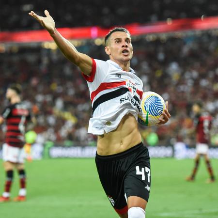 Ferreira, do São Paulo, comemora seu gol contra o Flamengo, pelo Brasileirão - Carlos Santtos/Ag. Estado