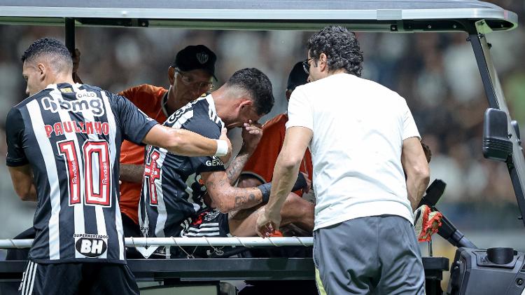 Rubens saiu de campo machucado em Atlético-MG x Criciúma, partida do Campeonato Brasileiro