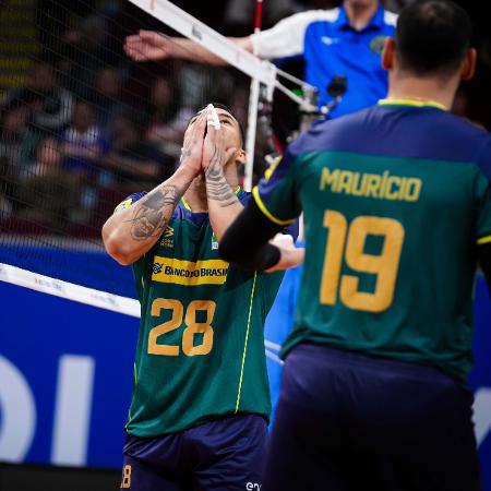 Darlan se lamenta durante jogo do Brasil contra o Canadá, pela Liga das Nações de vôlei