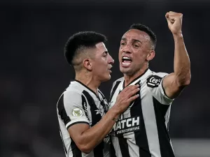 Botafogo vence, se isola na liderança e esfria ânimo do Corinthians no Z4