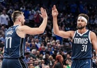 Doncic e Thompson combinam para 50 pontos na estreia de Dallas na NBA