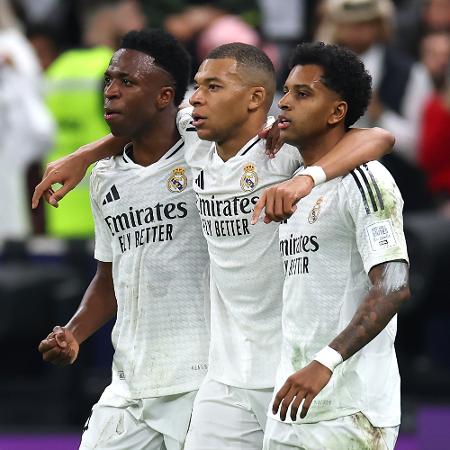 Vini Jr, Mbappé e Rodrygo comemoram gol do Real MAdrid contra o Pachuca, na final do Intercontinental