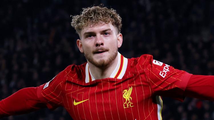 Elliott comemora gol marcado pelo Liverpool contra o PSG na Champions Elliott comemora gol marcado pelo Liverpool contra o PSG na Champions