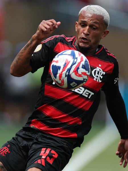 Wesley em ação durante jogo entre Flamengo e Chelsea no Mundial Wesley em ação durante jogo entre Flamengo e Chelsea no Mundial