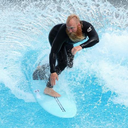 Johnston é famoso por bater recordes no surfe Johnston é famoso por bater recordes no surfe